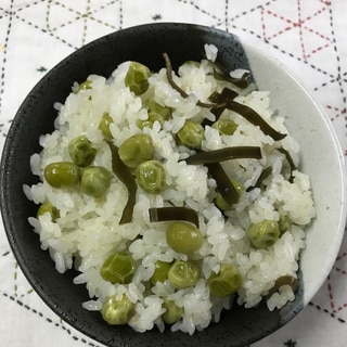 グリンピースたっぷり炊き込みご飯